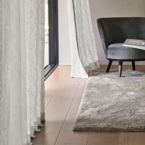 Helle, moderne Vorhänge an bodentiefen Fenstern in einem Wohnzimmer – Beratung zu Hause Vorhänge nach Maß in Potsdam,Prenzlauer Berg